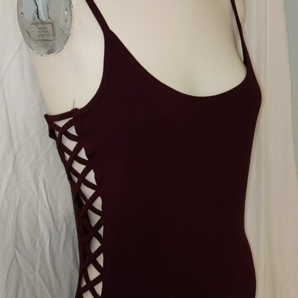 ✨5/$25✨ NWT Forever 21 cross side bodysuit - Picture 3 of 9